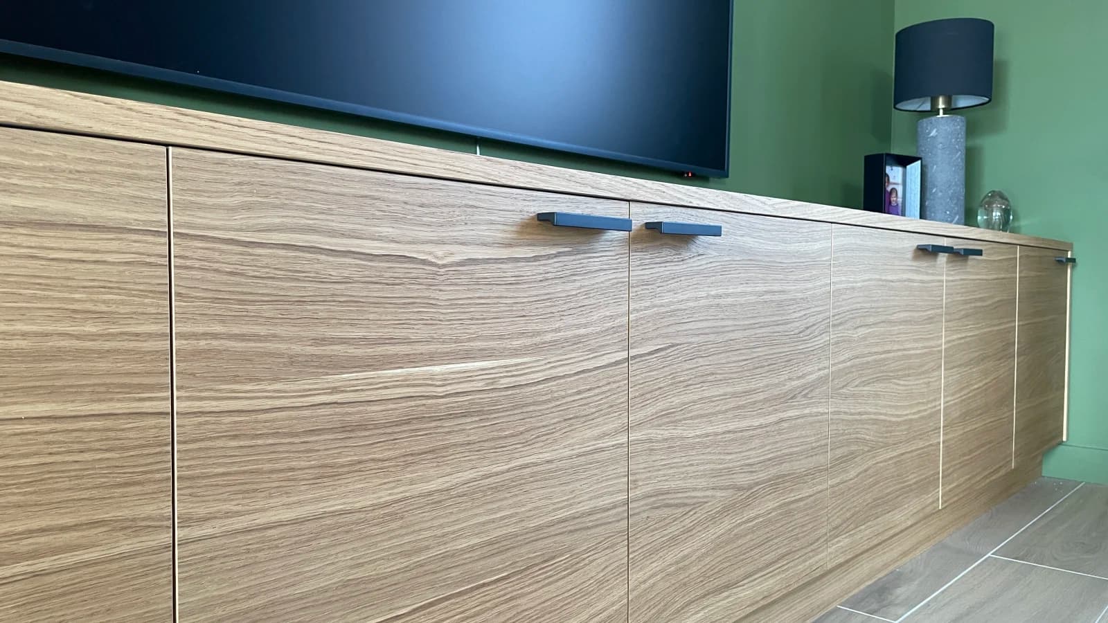 Meuble TV sur mesure en placage chêne — photo 1